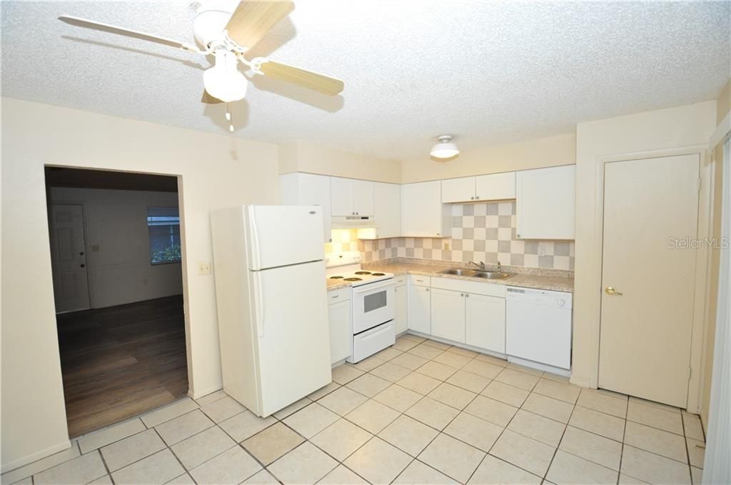 Recently Rented: $895 (2 beds, 1 baths, 1012 Square Feet)