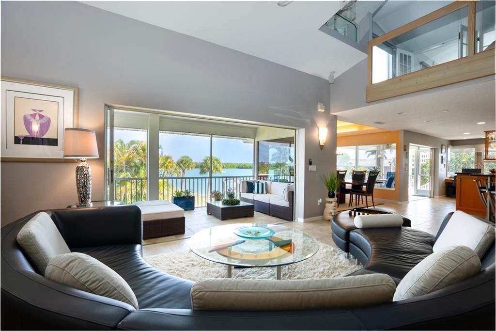 Recently Sold: $1,950,000 (3 beds, 2 baths, 3186 Square Feet)