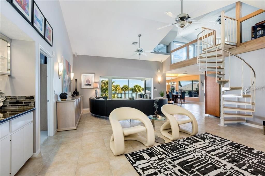 Recently Sold: $1,950,000 (3 beds, 2 baths, 3186 Square Feet)