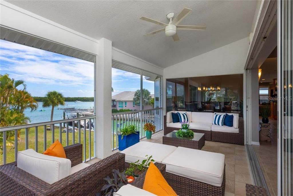 Recently Sold: $1,950,000 (3 beds, 2 baths, 3186 Square Feet)