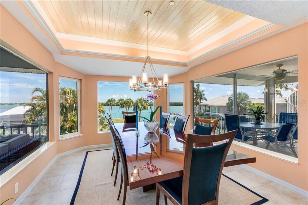 Recently Sold: $1,950,000 (3 beds, 2 baths, 3186 Square Feet)