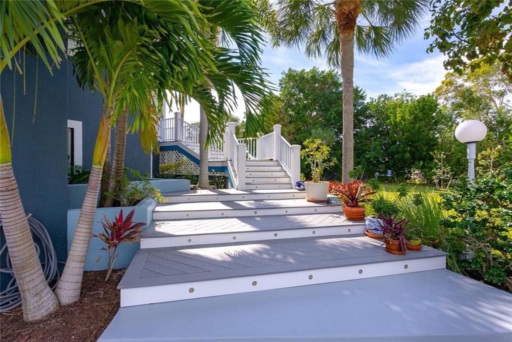 Recently Sold: $1,950,000 (3 beds, 2 baths, 3186 Square Feet)
