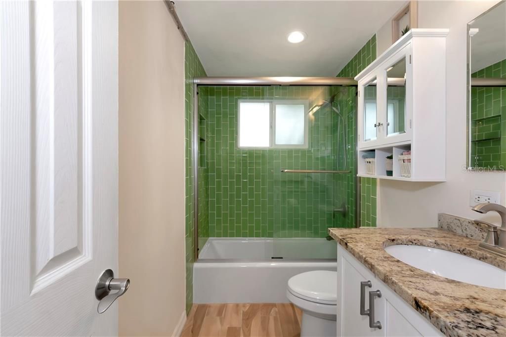 最近售出: $450,000 (2 贝兹, 2 浴室, 1430 平方英尺)