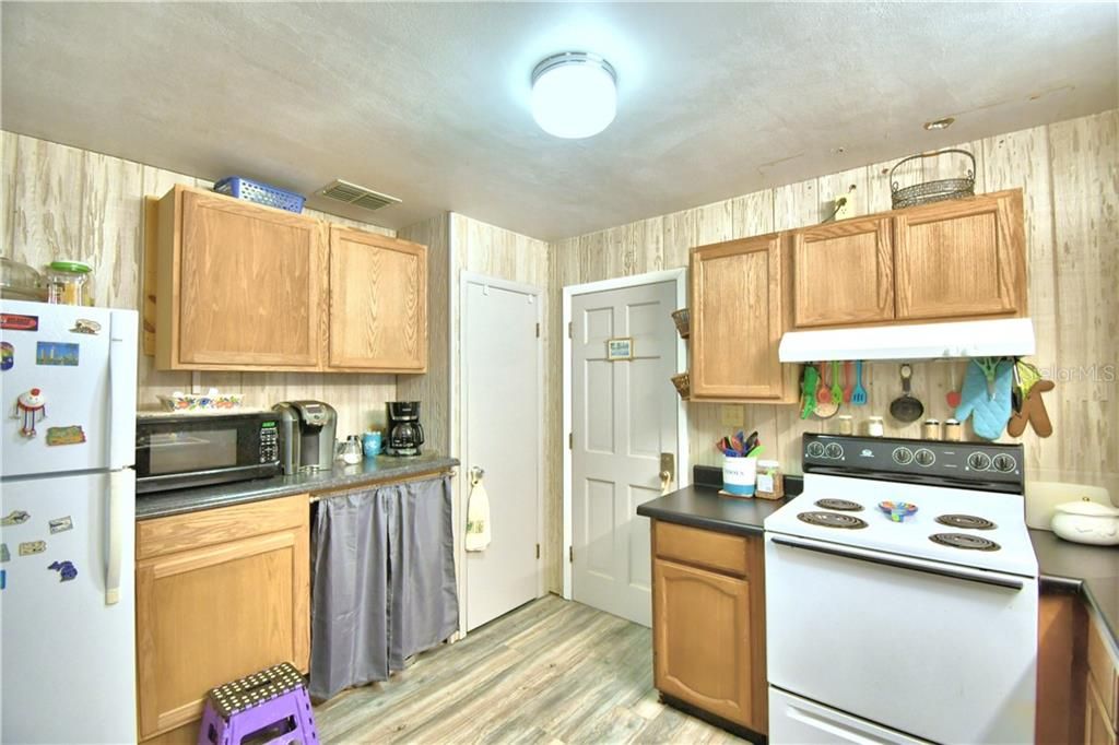 Recently Sold: $139,900 (2 beds, 1 baths, 875 Square Feet)