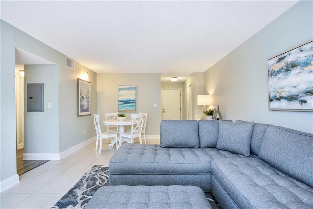 Recently Sold: $227,000 (1 beds, 1 baths, 703 Square Feet)