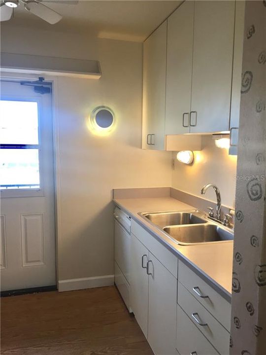 Recently Rented: $1,500 (2 beds, 1 baths, 710 Square Feet)
