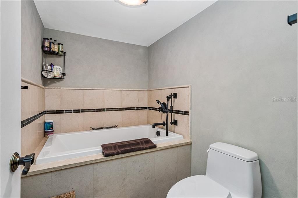 Недавно продано: $499,000 (2 спален, 2 ванн, 1500 Квадратных фут)