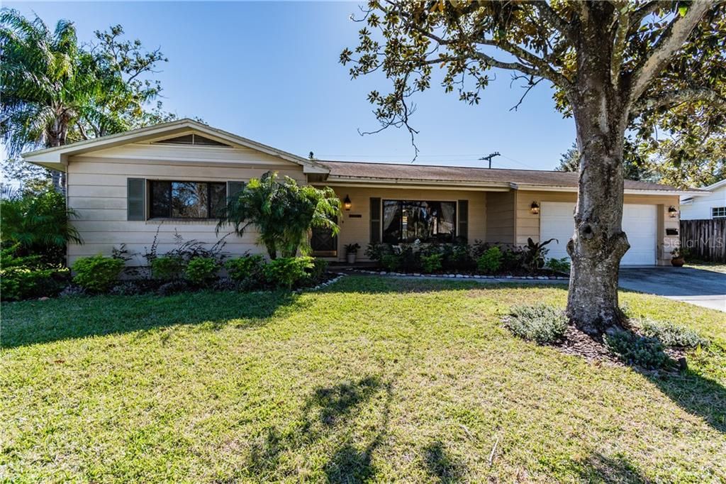 Recently Sold: $325,000 (4 beds, 2 baths, 1527 Square Feet)