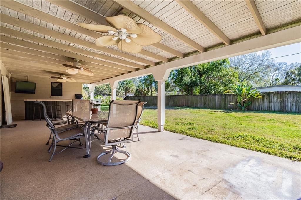 Recently Sold: $325,000 (4 beds, 2 baths, 1527 Square Feet)