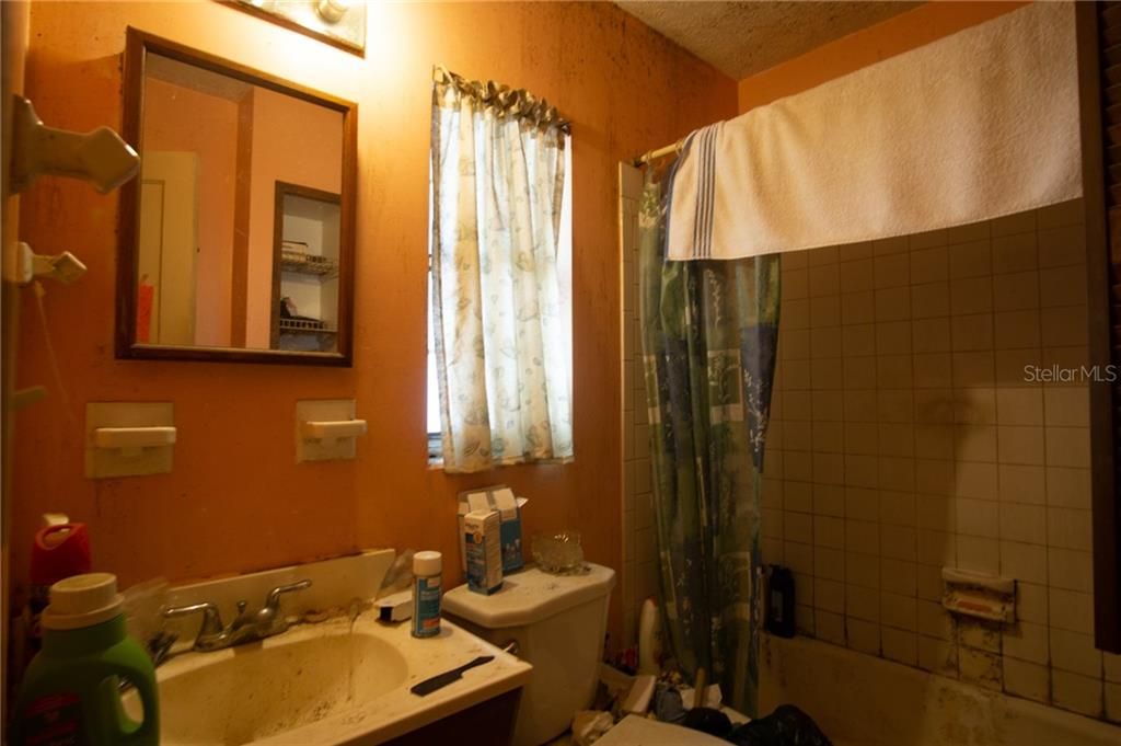 最近售出: $99,000 (2 贝兹, 1 浴室, 1263 平方英尺)