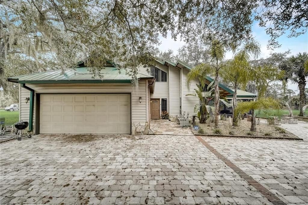 Recently Sold: $649,000 (3 beds, 3 baths, 2406 Square Feet)