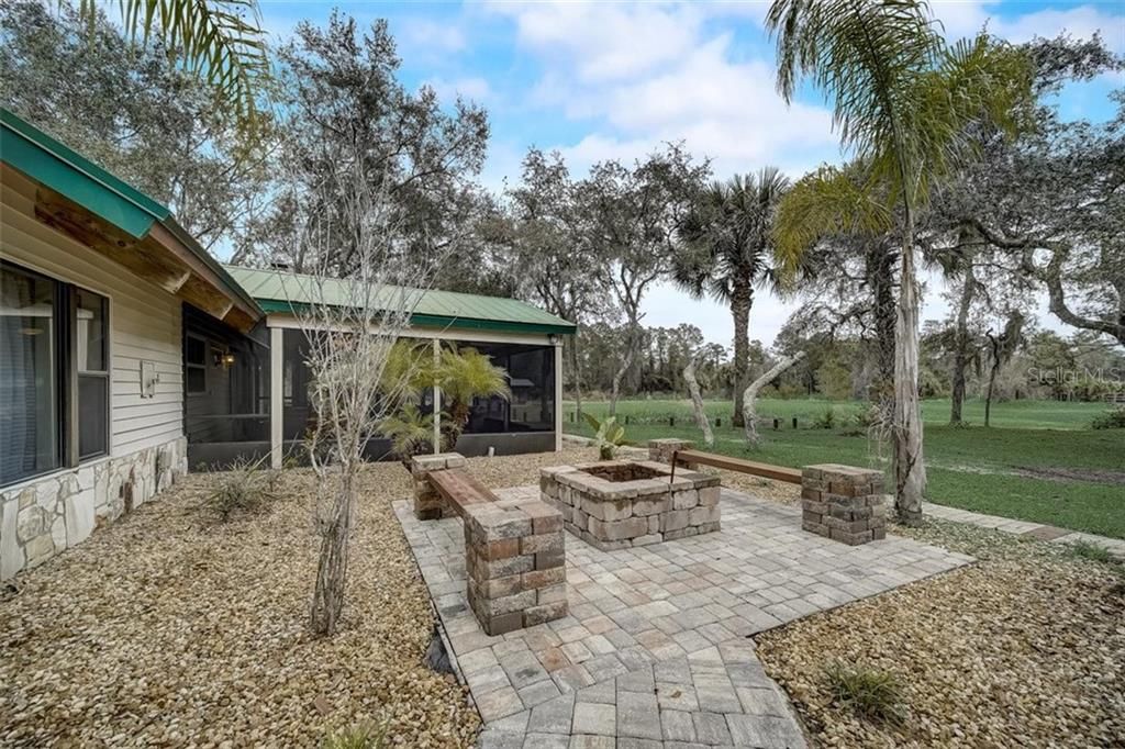 Recently Sold: $649,000 (3 beds, 3 baths, 2406 Square Feet)