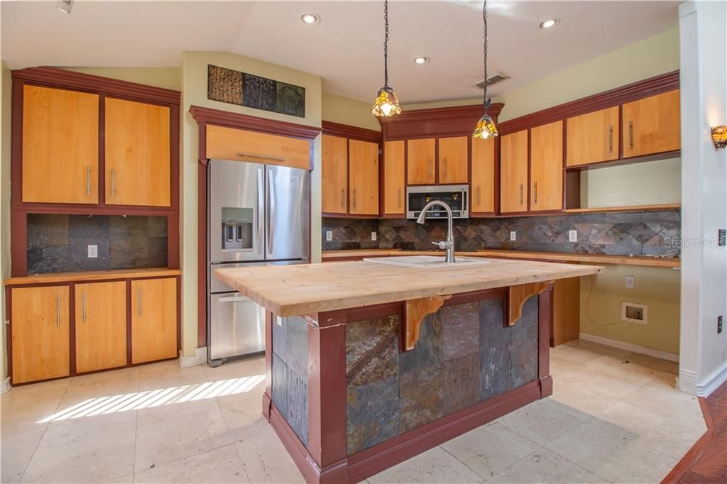 Recently Sold: $426,000 (5 beds, 3 baths, 2871 Square Feet)