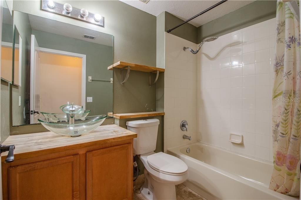最近售出: $426,000 (5 贝兹, 3 浴室, 2871 平方英尺)