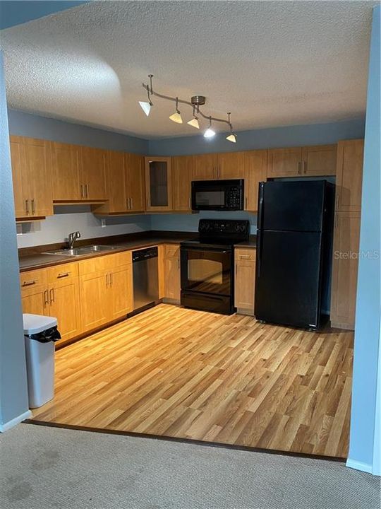 Recently Rented: $1,175 (1 beds, 1 baths, 856 Square Feet)