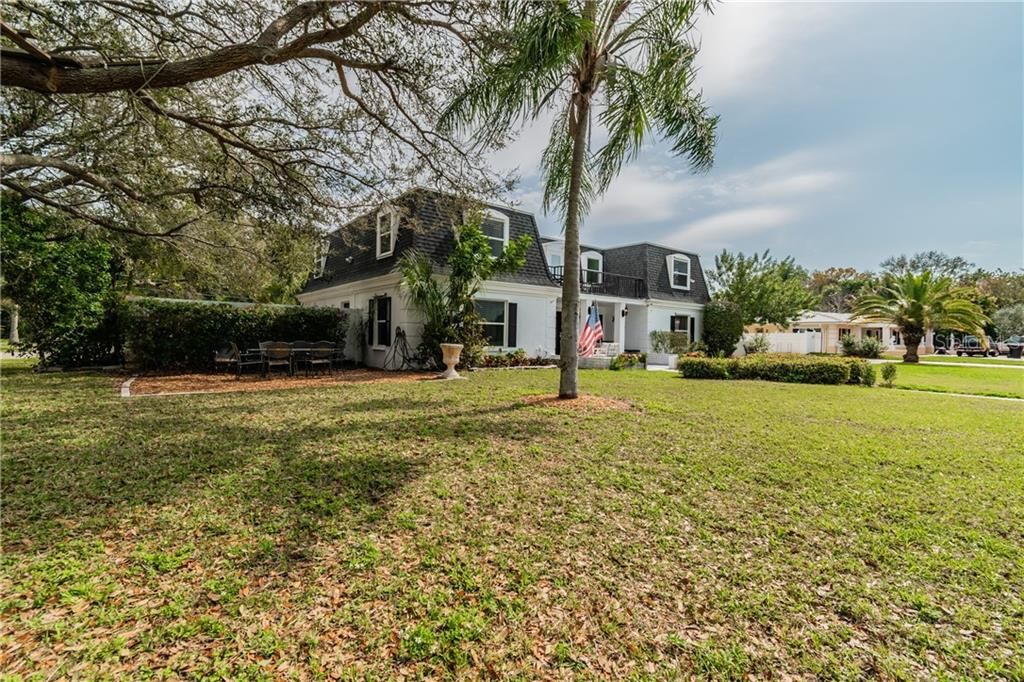 Recently Sold: $1,200,000 (6 beds, 4 baths, 3830 Square Feet)