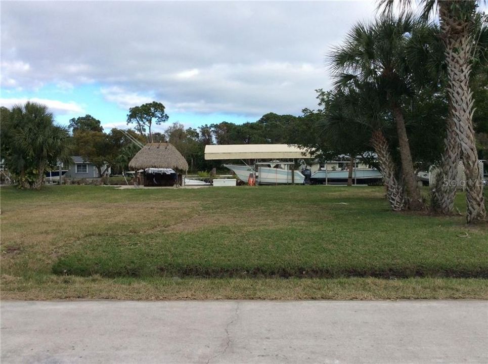 Vendido Recientemente: $299,000 (0.23 acres)