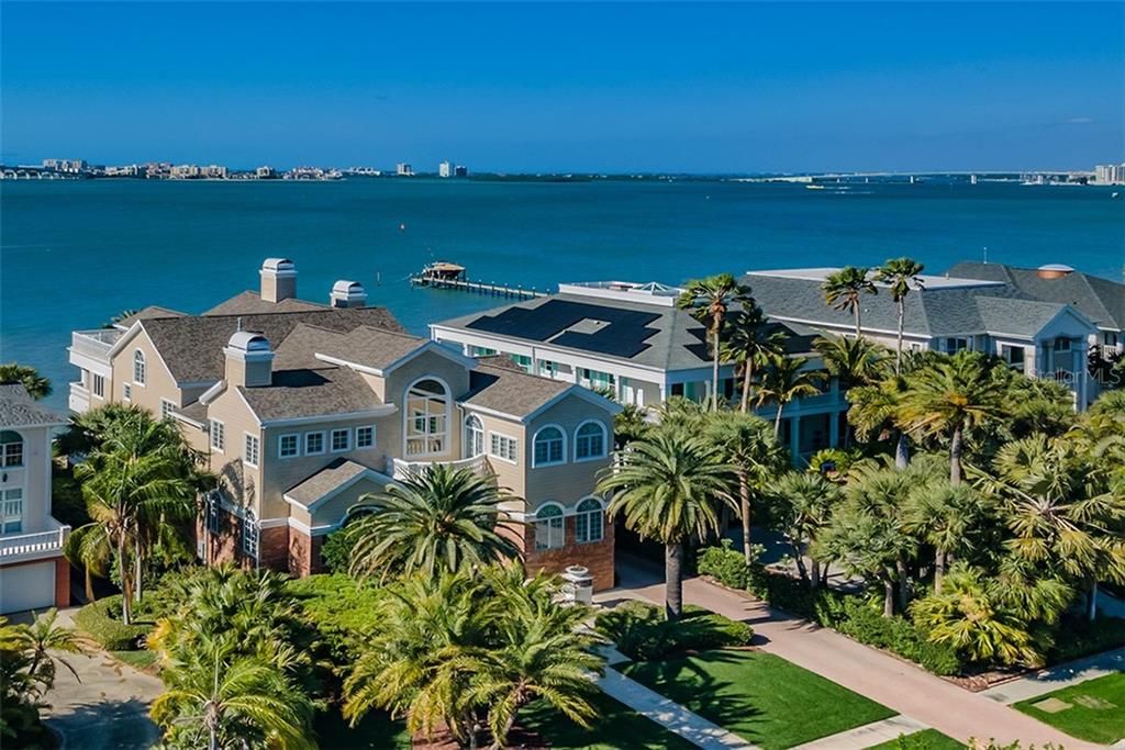 Recently Sold: $4,495,000 (5 beds, 4 baths, 7696 Square Feet)