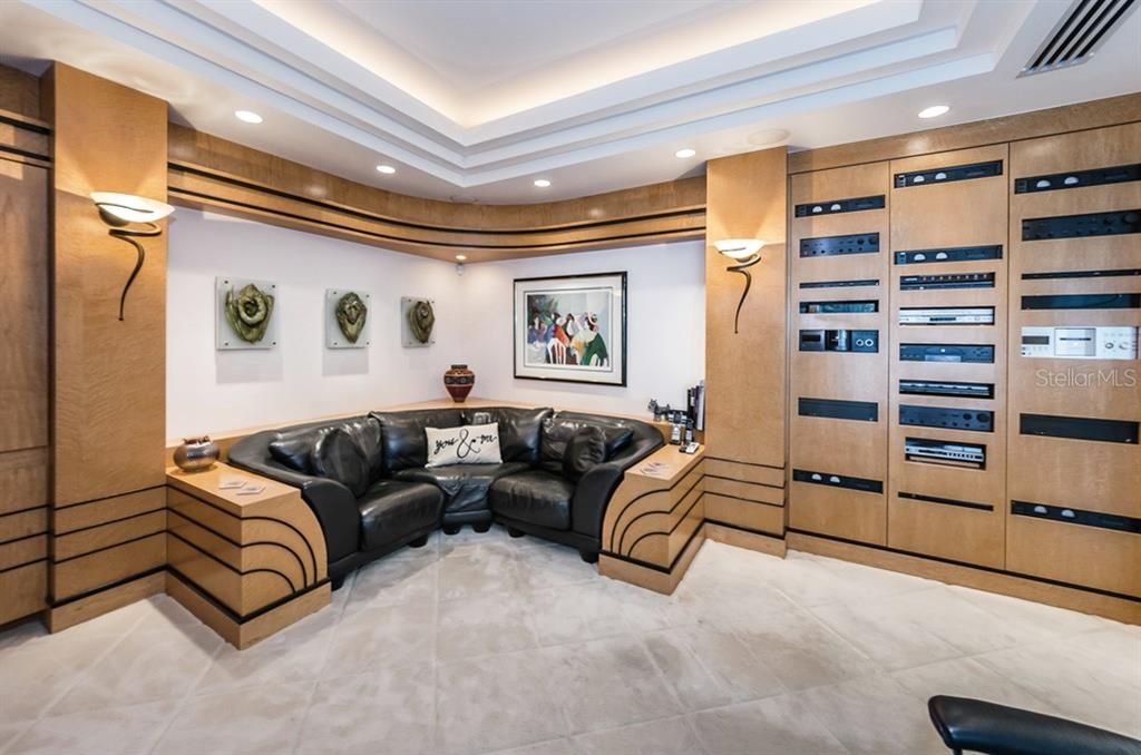Recently Sold: $4,495,000 (5 beds, 4 baths, 7696 Square Feet)