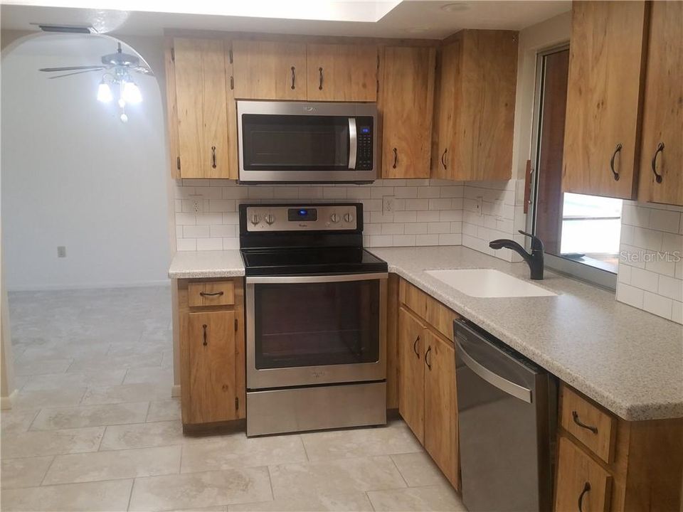 Recently Rented: $1,425 (2 beds, 2 baths, 1281 Square Feet)