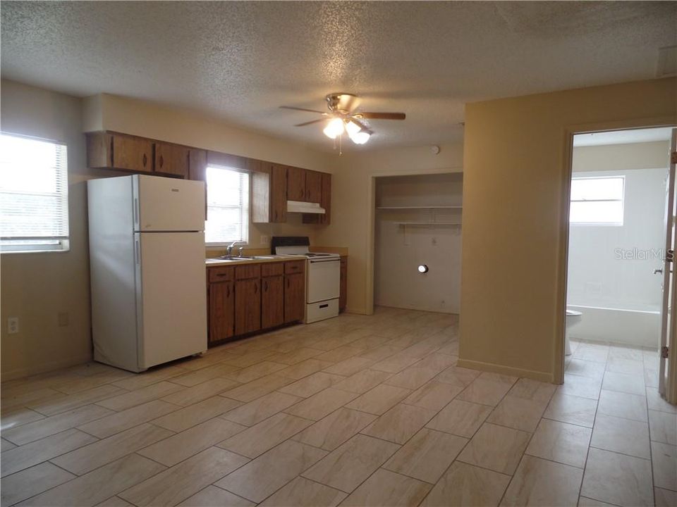 Recently Rented: $875 (2 beds, 1 baths, 780 Square Feet)