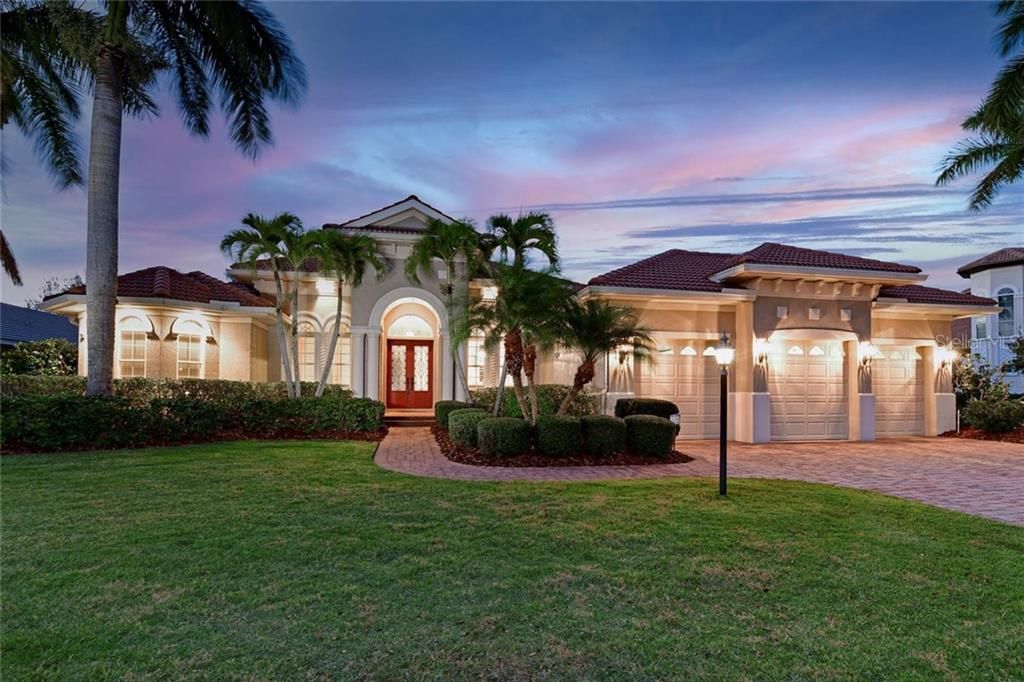 Recently Sold: $1,040,000 (4 beds, 3 baths, 3960 Square Feet)