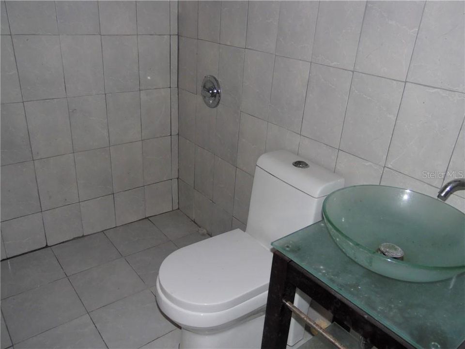 Vendido Recientemente: $195,000 (5 camas, 5 baños, 3000 Pies cuadrados)