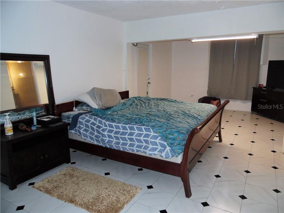 Vendido Recientemente: $195,000 (5 camas, 5 baños, 3000 Pies cuadrados)