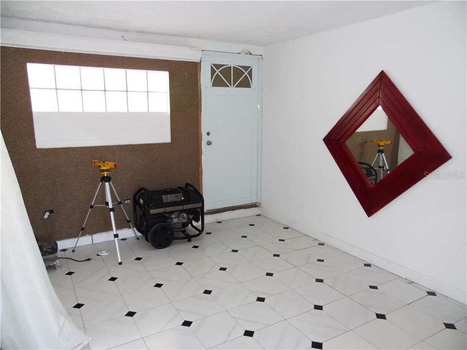 Vendido Recientemente: $195,000 (5 camas, 5 baños, 3000 Pies cuadrados)