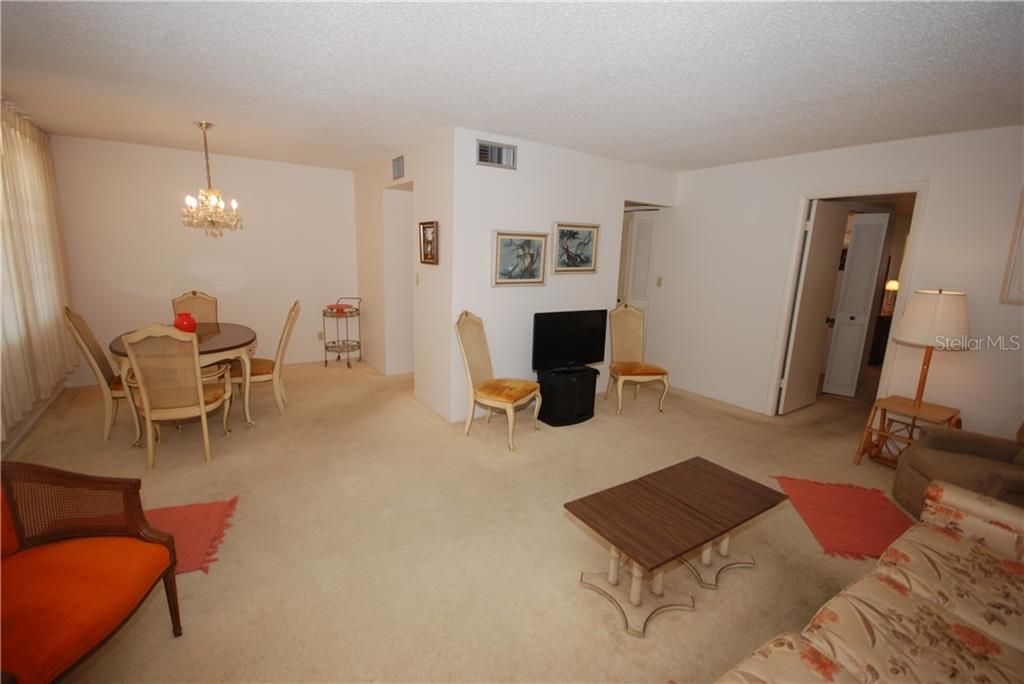 Recently Sold: $105,000 (1 beds, 1 baths, 930 Square Feet)