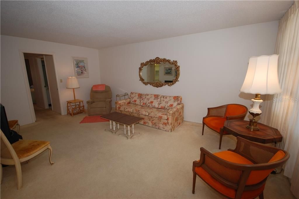 Recently Sold: $105,000 (1 beds, 1 baths, 930 Square Feet)