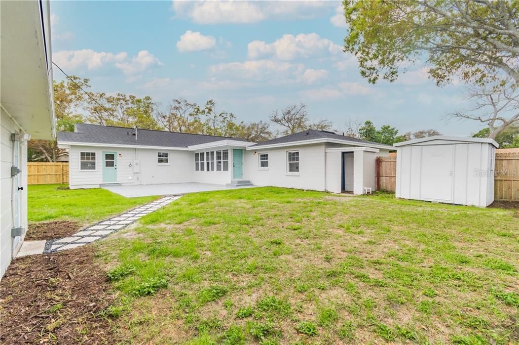 Recently Sold: $475,000 (3 beds, 2 baths, 2087 Square Feet)