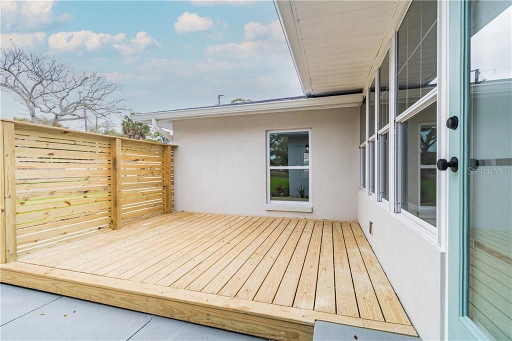 Recently Sold: $475,000 (3 beds, 2 baths, 2087 Square Feet)
