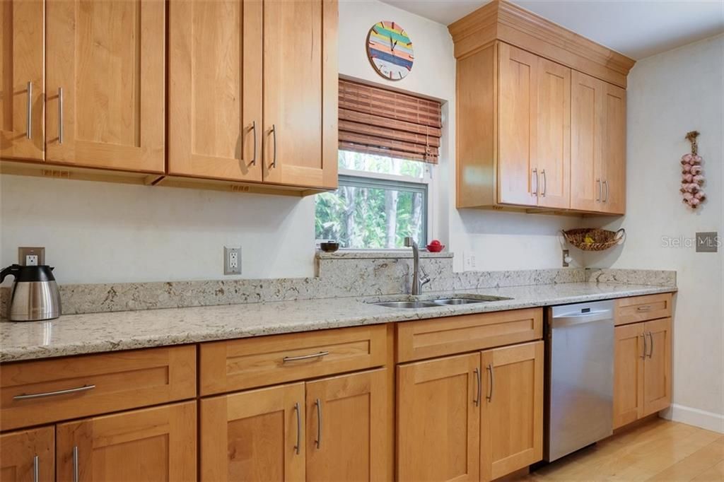 Recently Sold: $515,000 (2 beds, 2 baths, 1042 Square Feet)