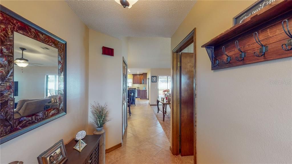 Recently Sold: $330,000 (3 beds, 2 baths, 1429 Square Feet)