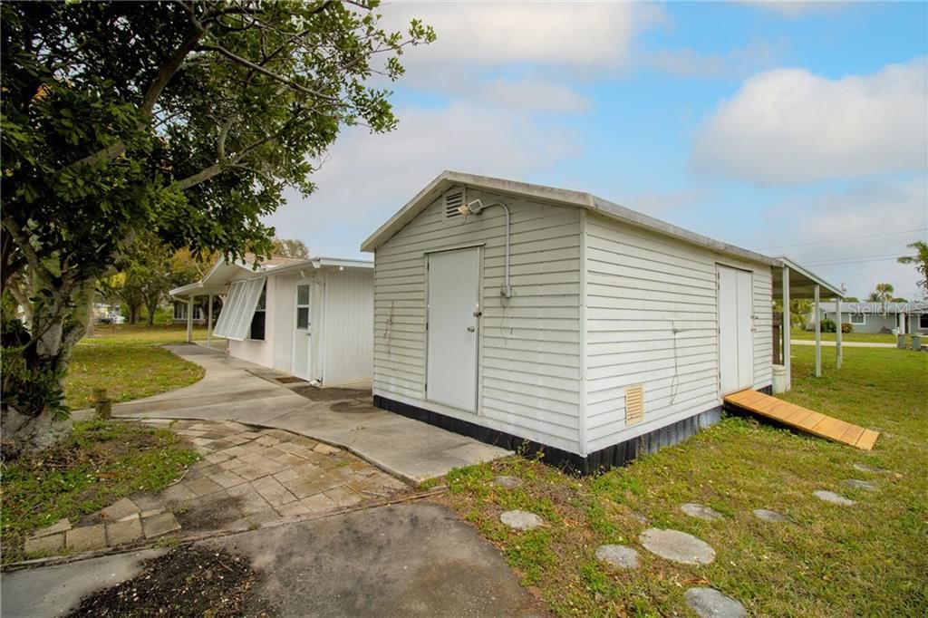 Recently Sold: $342,500 (3 beds, 2 baths, 1384 Square Feet)