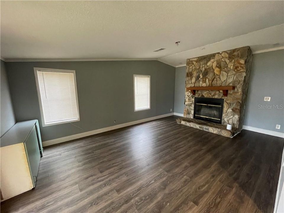 Recently Sold: $119,000 (3 beds, 2 baths, 1798 Square Feet)