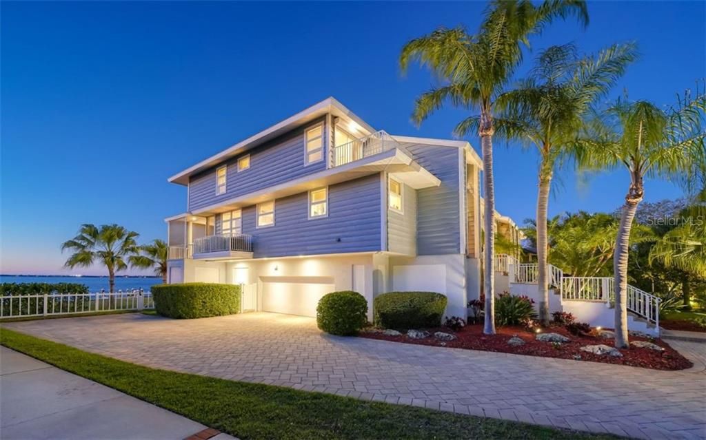 Recently Sold: $2,850,000 (4 beds, 3 baths, 3106 Square Feet)