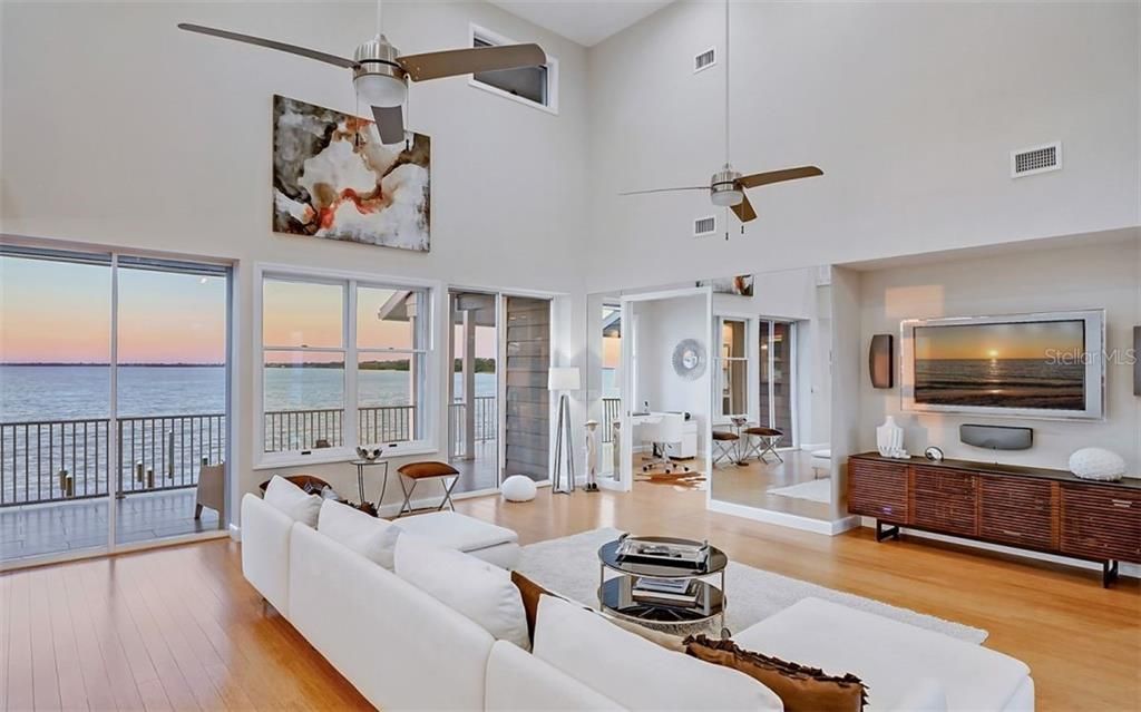 Recently Sold: $2,850,000 (4 beds, 3 baths, 3106 Square Feet)