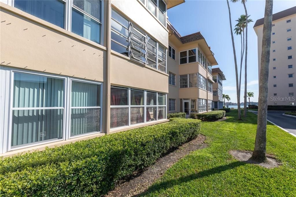 Recently Sold: $141,900 (1 beds, 1 baths, 738 Square Feet)