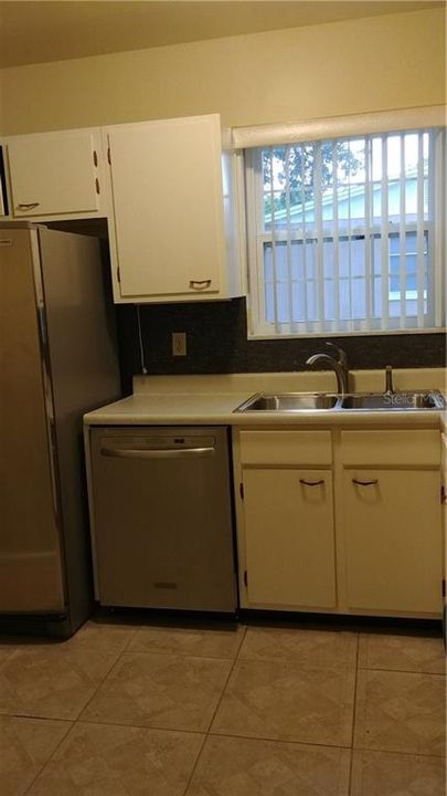 Recently Rented: $950 (2 beds, 1 baths, 874 Square Feet)