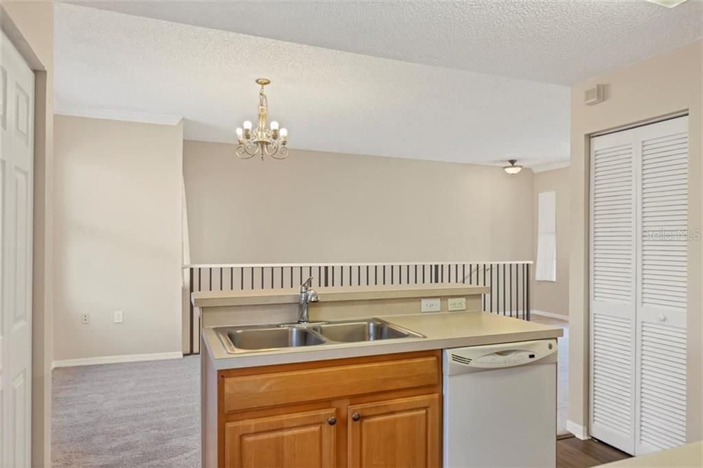 Recently Sold: $150,000 (1 beds, 1 baths, 906 Square Feet)