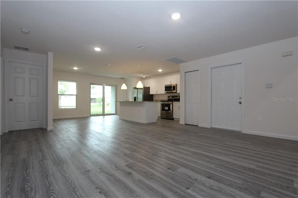 Recently Rented: $1,725 (3 beds, 2 baths, 1337 Square Feet)