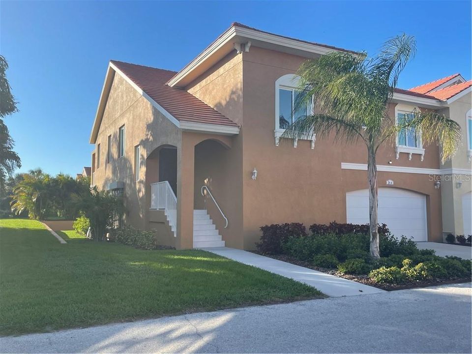 Recently Sold: $1,100,000 (3 beds, 2 baths, 2574 Square Feet)