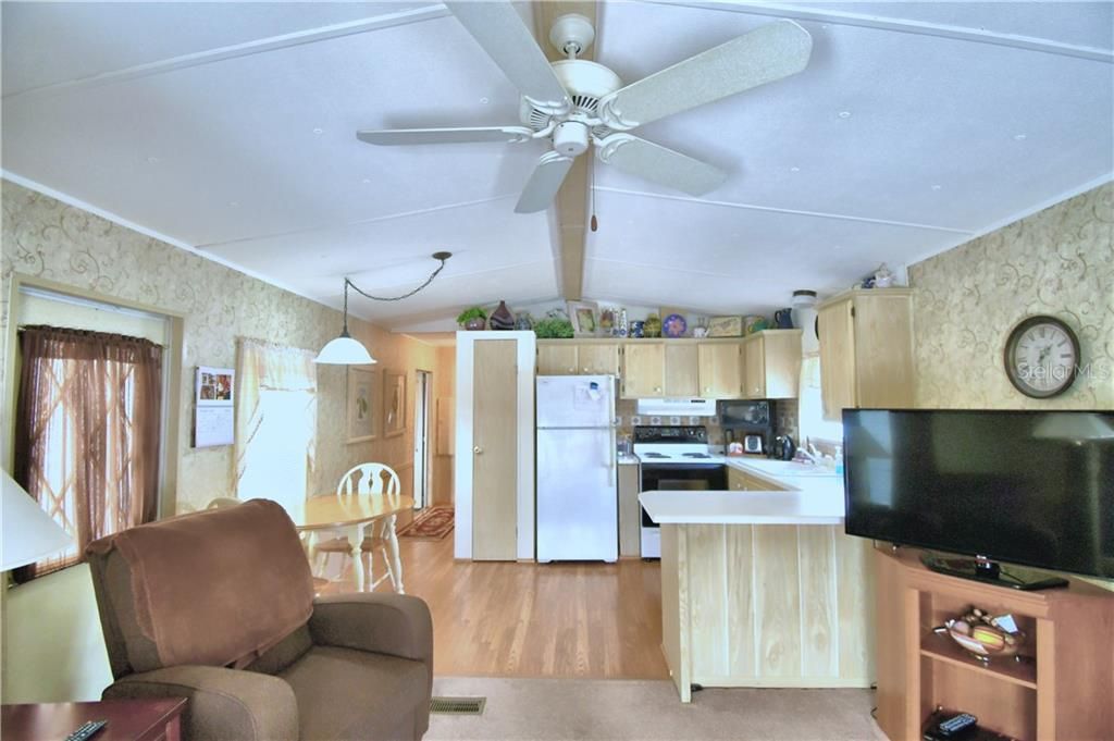 Recently Sold: $59,900 (1 beds, 1 baths, 824 Square Feet)