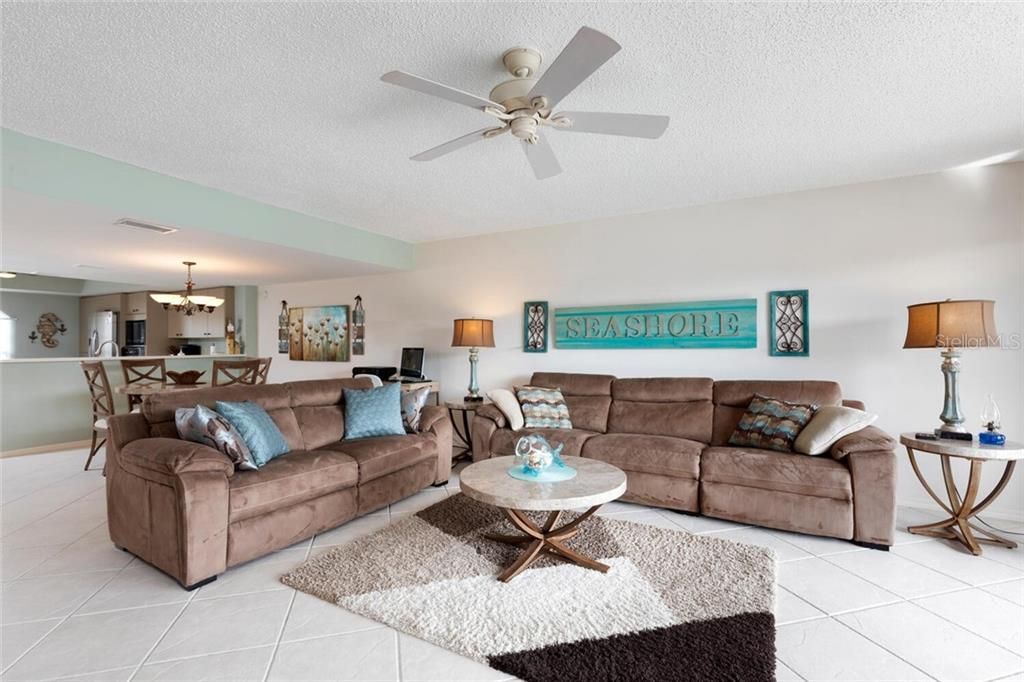 Recently Sold: $550,000 (2 beds, 2 baths, 1600 Square Feet)