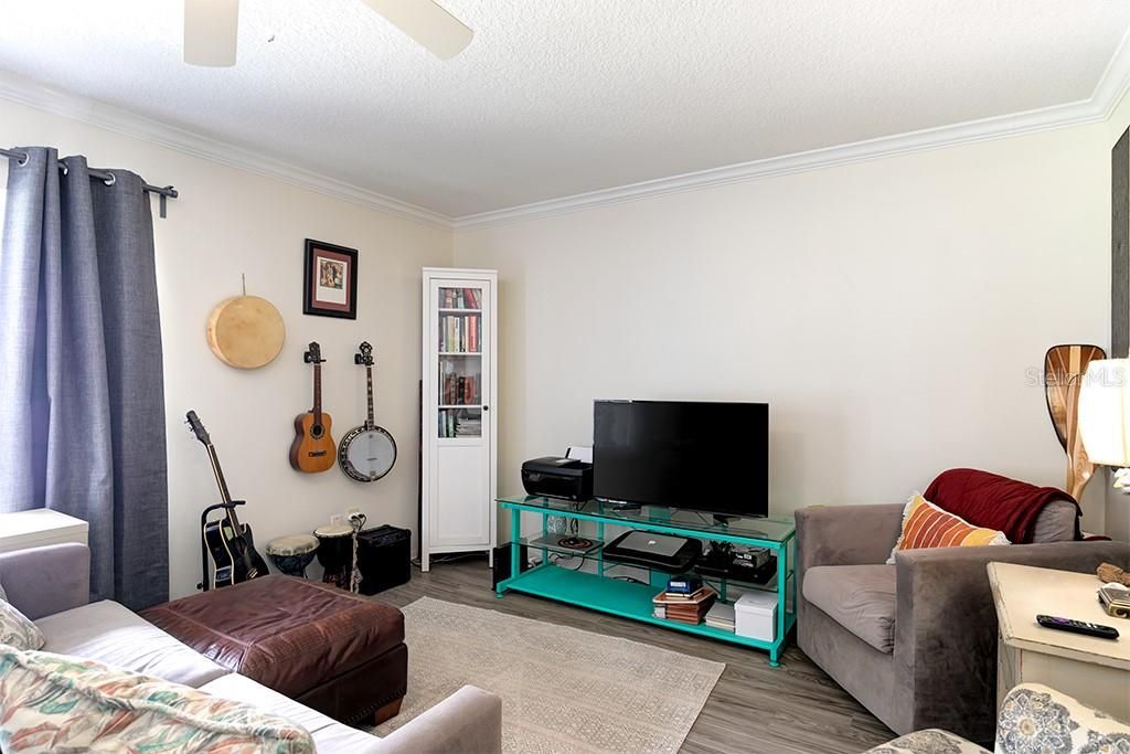Recently Sold: $95,000 (1 beds, 1 baths, 678 Square Feet)