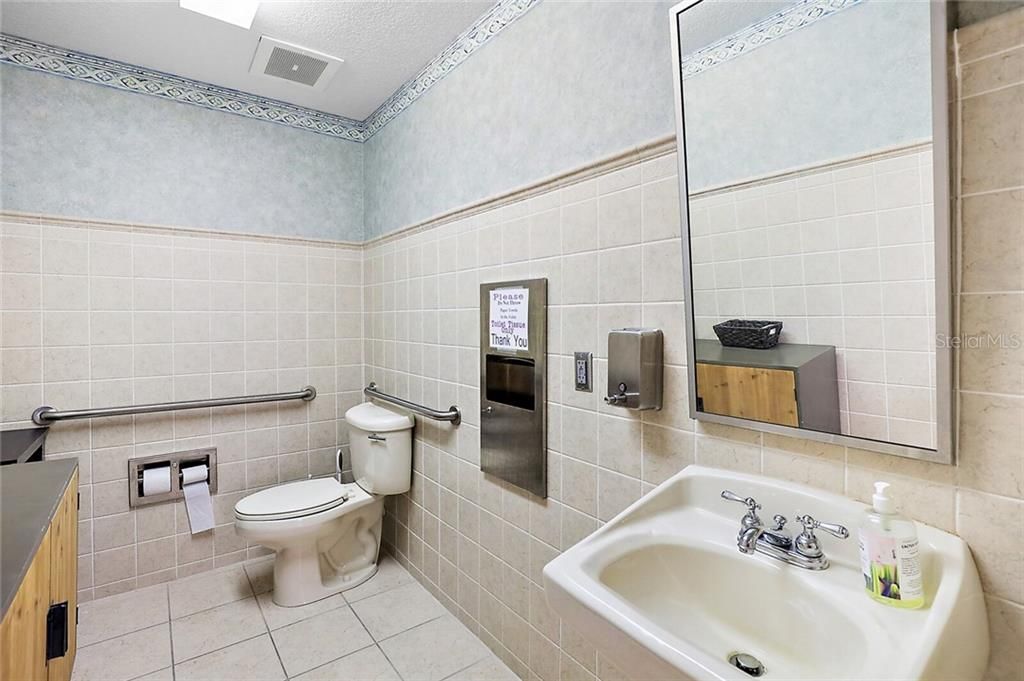 最近售出: $1,050,000 (0 贝兹, 0 浴室, 2970 平方英尺)