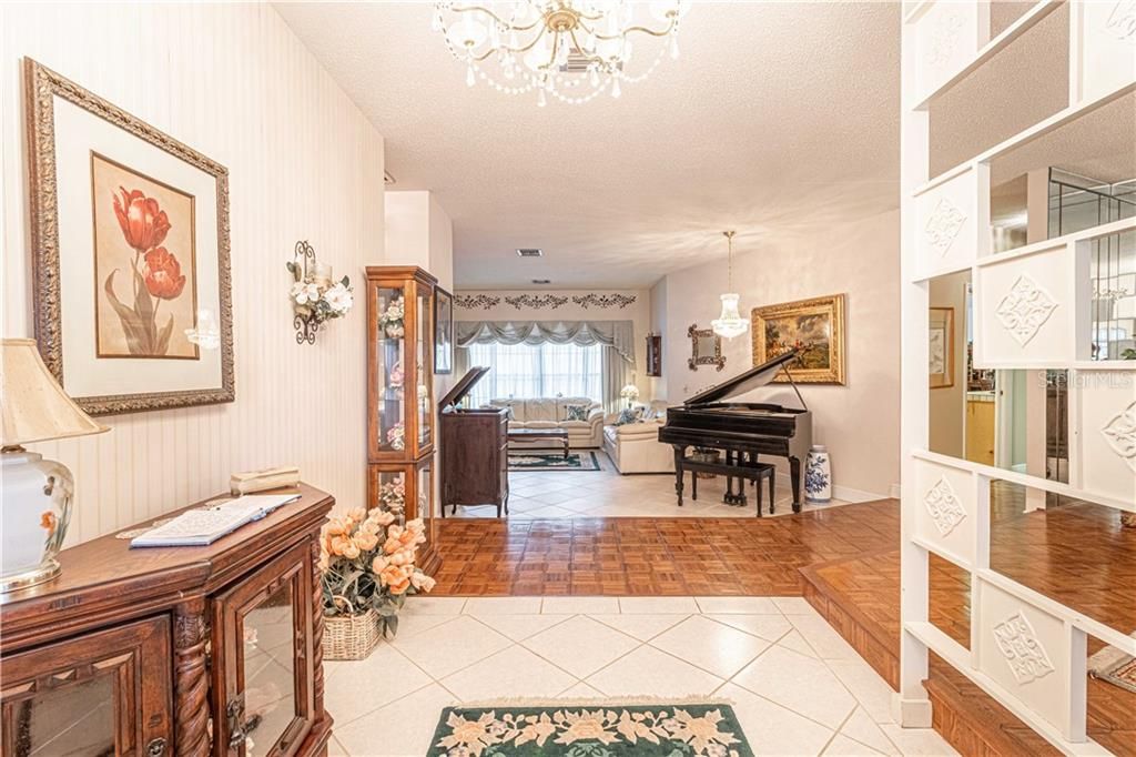 Vendido Recientemente: $595,000 (4 camas, 4 baños, 3356 Pies cuadrados)