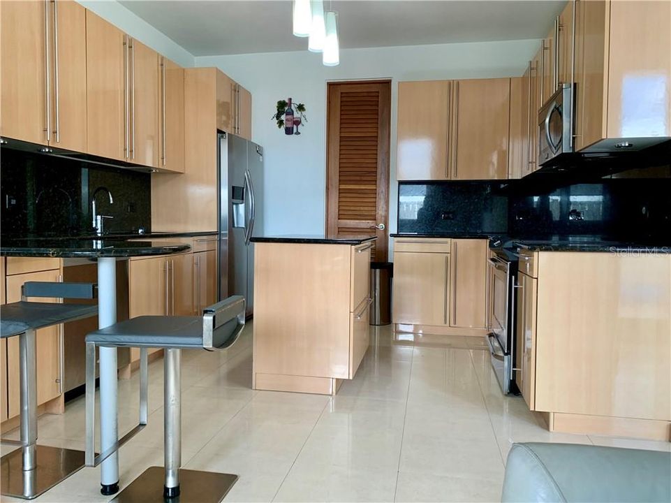 Vendido Recientemente: $375,000 (3 camas, 2 baños, 1835 Pies cuadrados)